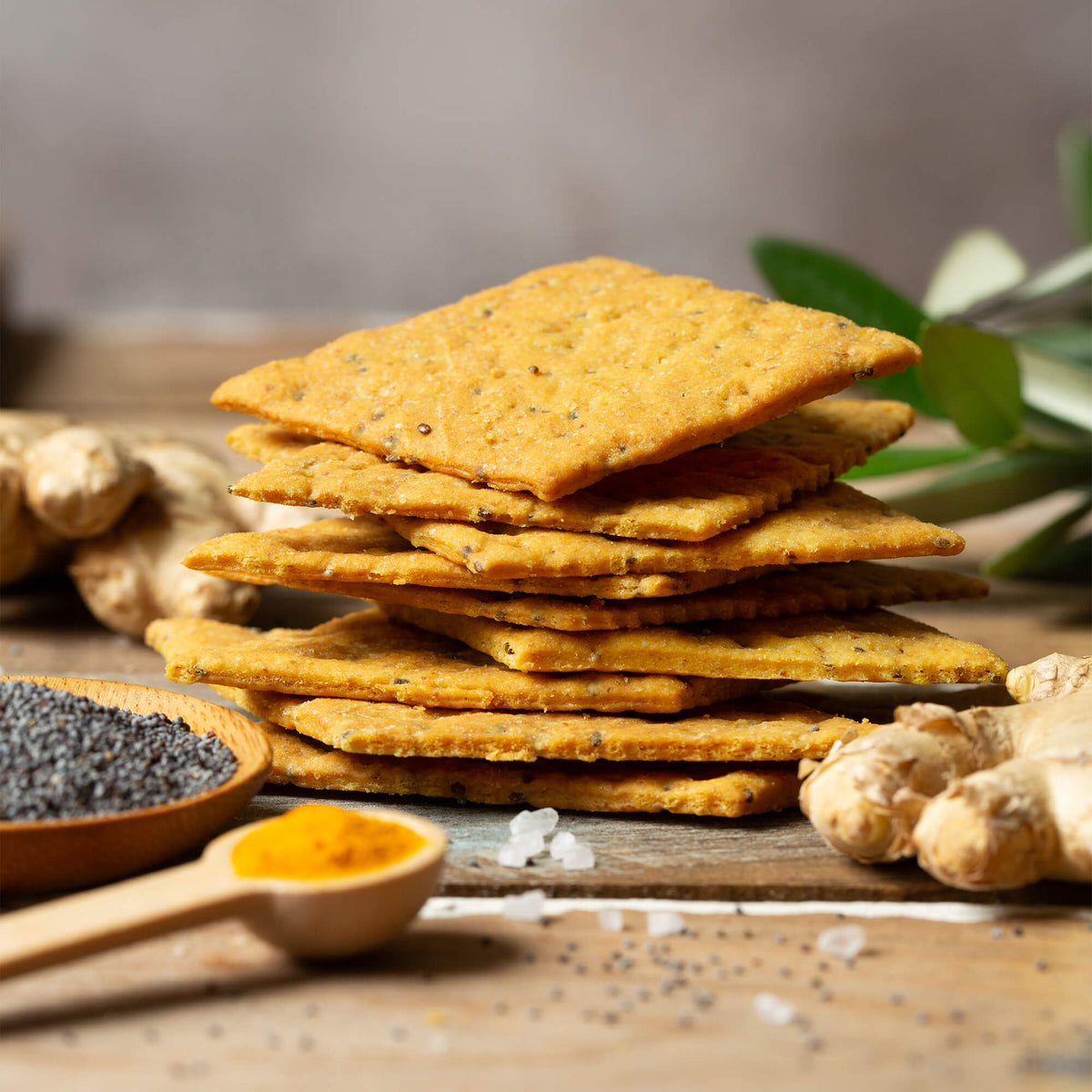 Crackers curcuma, gingembre et graines de pavot