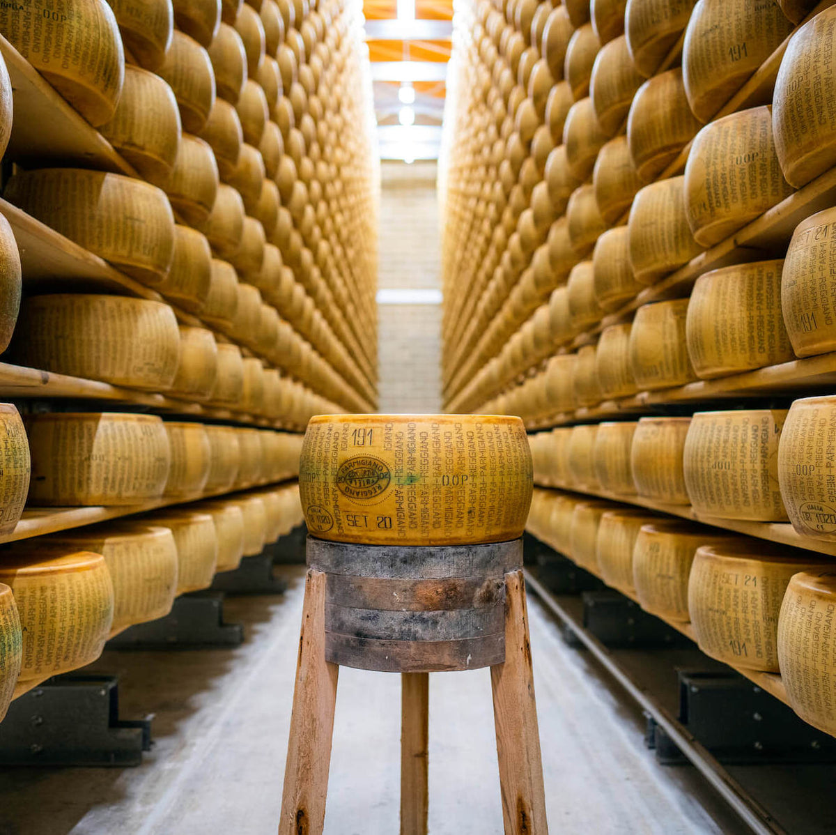 Parmigiano Reggiano AOP Meules Entières et Demi-Meules